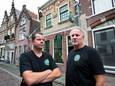 Eigenaar Flip van den Hoek (rechts) en schoonzoon Pascal van der Panne van café De Kater.