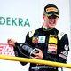 Mick Schumacher (16) pakt zijn eerste trofee in Formule 4