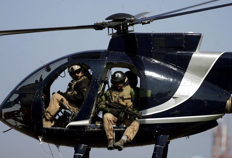 Huurlingen van Blackwater vliegen boven Bagdad, 2005. Beeld AFP