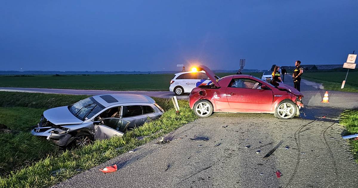 Auto belandt in de sloot na flinke botsing in Nijkerk.