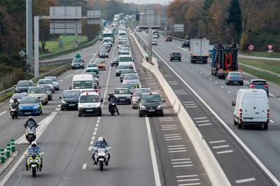 Benzine-oorlog in Frankrijk gaat door: wegblokkades op weg naar ‘totale ontsporing’
