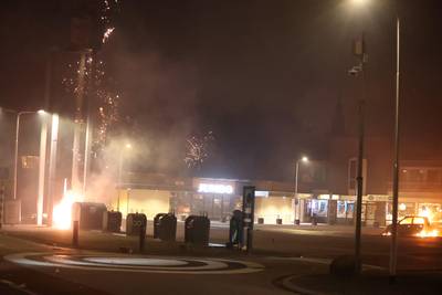 Vuurwerkvrije zone in Hedel mislukt: ongeregeldheden rondom jaarwisseling, brandweer bekogeld