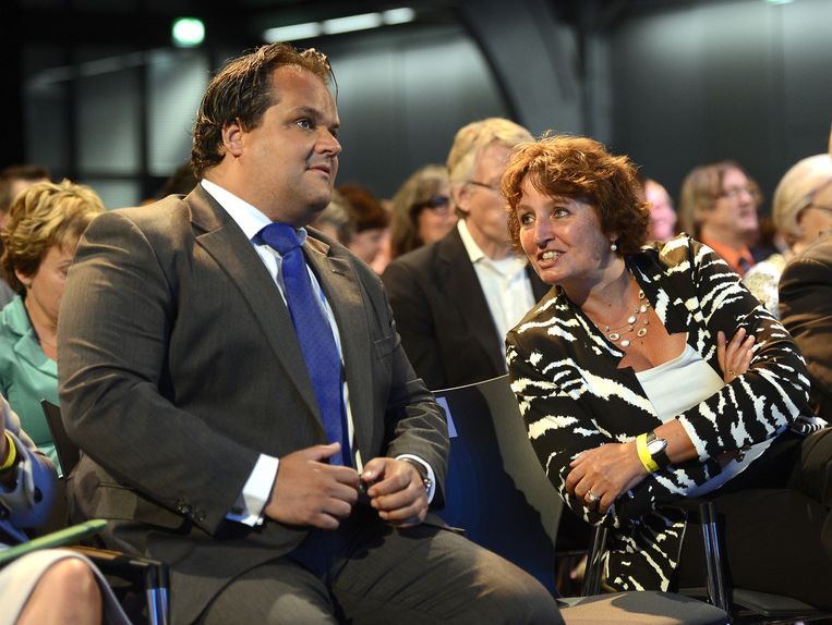 Liesbeth Spies naast oud-minister Jan Kees de Jager tijdens het CDA-voorjaarscongres van 2013 in de Brabanthallen. Beeld anp