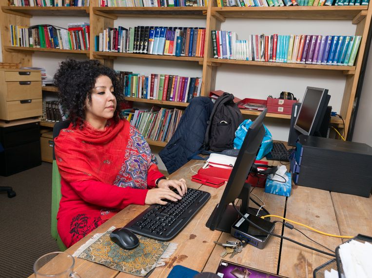 De redactie van Radio Zamaneh, in 2006 opgericht in Amsterdam. Beeld Ivo van der Bent