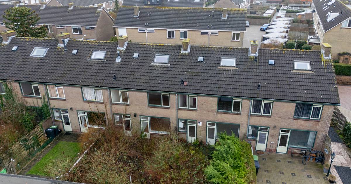 Hoe acht spookwoningen al jaren een keurig dorp ontsieren