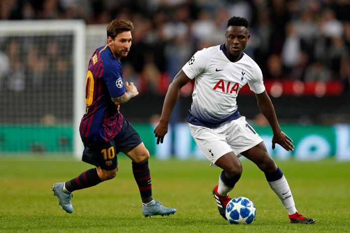 Wanyama vorig seizoen in de Champions League op Wembley tegen Lionel Messi.