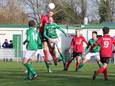 De Noormannen (rode shirts, archiefbeeld) ging zaterdag met 7-1 onderuit bij VVAC. De ploeg uit Westkapelle degradeerde daardoor naar de vierde klasse.