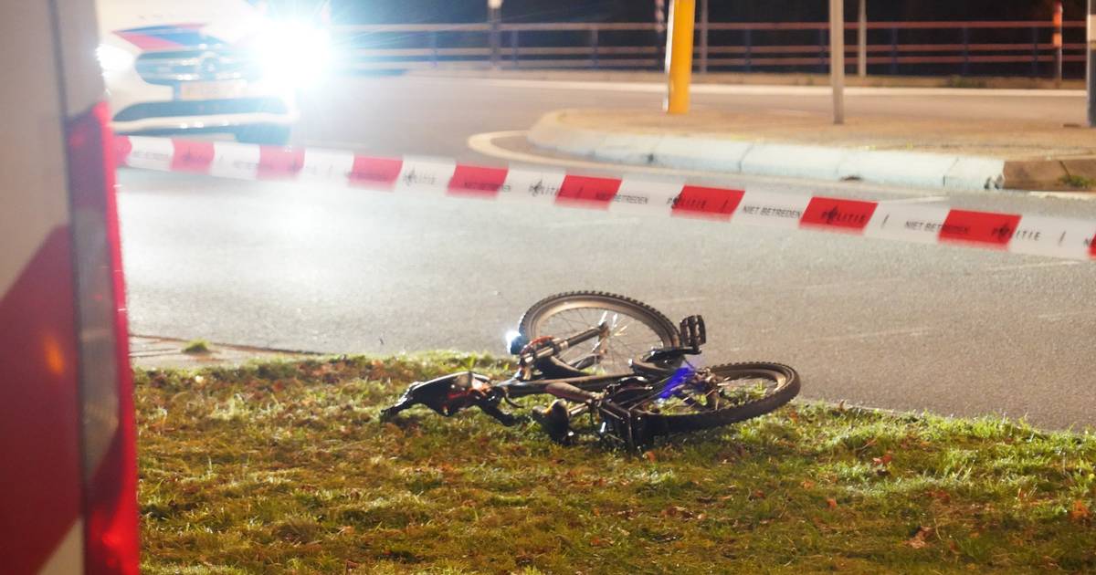 Jonge fietser zwaargewond naar ziekenhuis na aanrijding in Meppel.