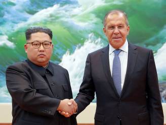Plots glimlacht Kim Jong-un op de Russische televisie – is hier sprake van Photoshop?