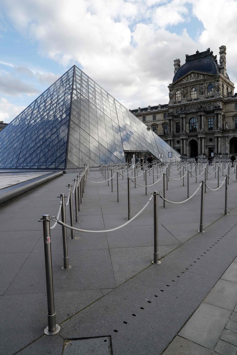 Ook het Louvre heeft de deuren gesloten.  Beeld AFP