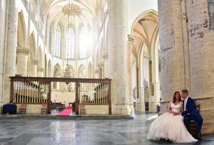 Ingrid de Kort en Henk van der Schaft trouwden dinsdag in een nagenoeg lege Grote Kerk van Breda.