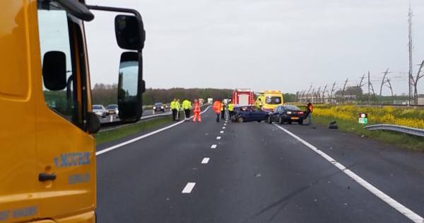 A15 weer open na ernstig ongeluk met twee auto's bij Gellicum - De Gelderlander