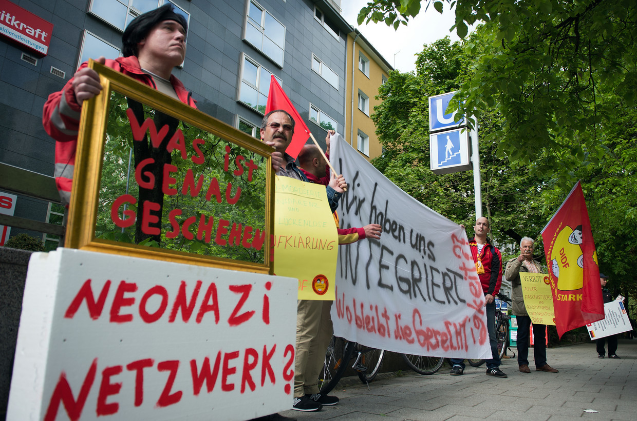 ‘Was ist genau geschehen?’ Wat is er precies gebeurd, vragen betogers zich af tijdens het NSU-proces in 2013. Beeld Getty Images