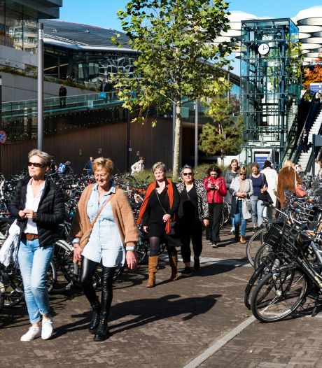 4054 plekken vrij ín fietsenstalling, maar buiten bij Utrecht CS is fietsenchaos gigantisch: ‘Het is luiheid’