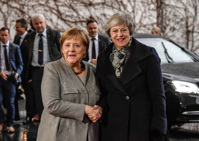 Duits bondskanselier Angela Merkel verwelkomt Brits premier May in Berlijn.