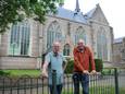 Huib Tieleman (l) en Iman Padmos maken zich sterk voor een nieuw imago van de Grote of Sint Nicolaaskerk in Brouwershaven. De vice-voorzitter en voorzitter van de beheersstichting hebben grote plannen met de invulling en functie van het gebouw.