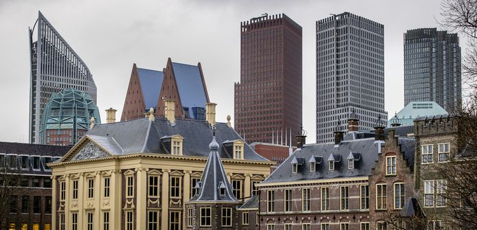 Skyline van het bestuurscentrum in Den Haag, op de achtergrond de torens waarin het ministerie van Justitie en Veiligheid zit, waar de NCTV haar kantoren heeft.