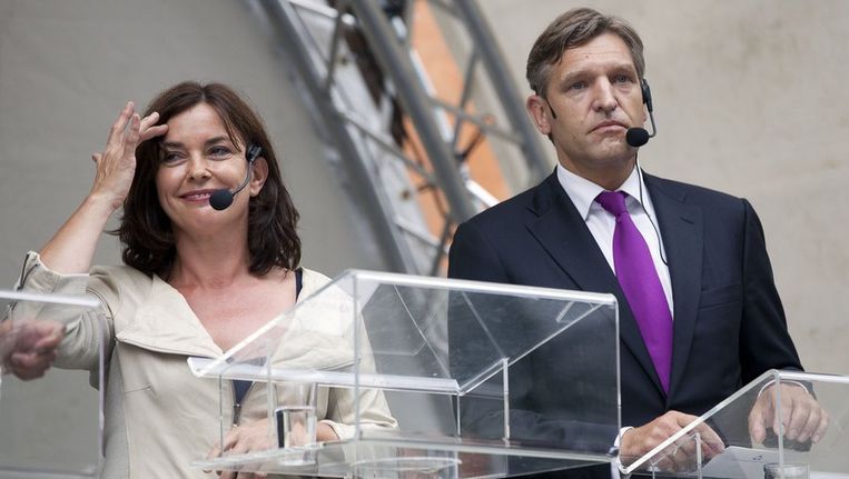 Lijsttrekkers Jolande Sap (Groenlinks) (L) en Sybrand van Haersma Buma (CDA) in debat met elkaar over de langstudeerdersboete tijdens het lijsttrekkersdebat met studenten. Beeld anp
