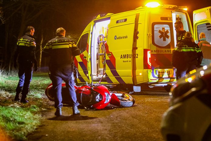 Een motorrijder in Beekbergen raakte maandagavond gewond nadat hij met zijn voertuig onderuit ging.