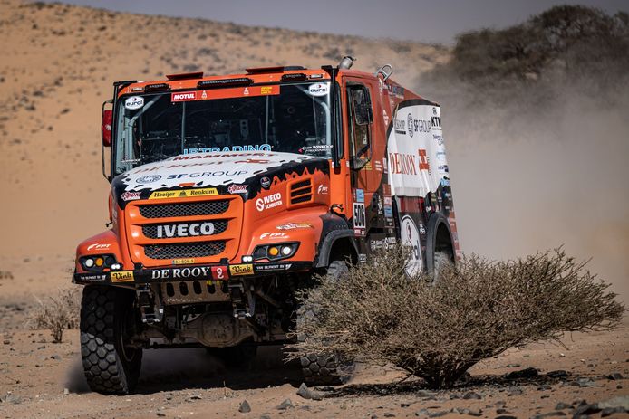 Martin van den Brink tijdens de negende etappe van de Dakar Rally 2022.