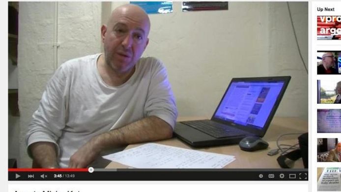 Micha Kat op zijn YouTube-kanaal.