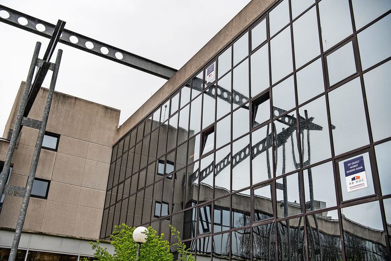 763?appId=93a17a8fd81db0de025c8abd1cca1279&quality=0 Wonen in een verlaten kantoor, oplossing voor daklozen?