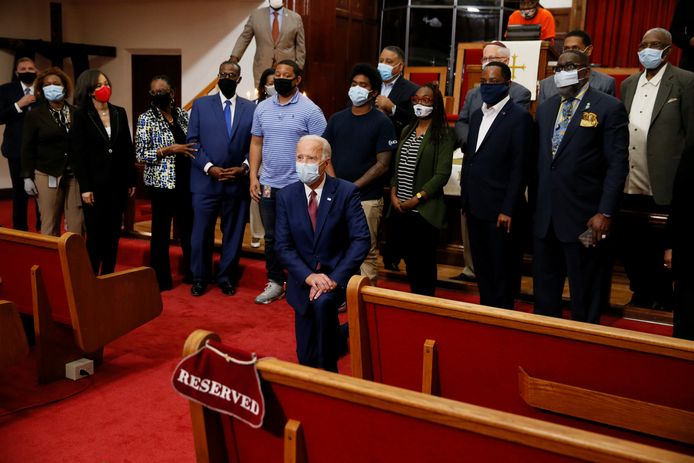 Joe Biden gisteren op een bijeenkomst met Afro-Amerikaanse leiders in een kerk in Wilmington, Delaware.