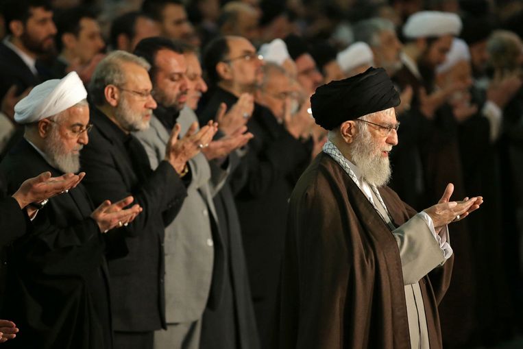 Khamenei leidt voor het eerst sinds 2012 het vrijdaggebed. Beeld AFP
