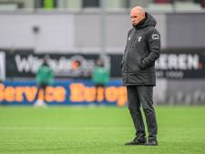 TOP Oss grijpt vlak voor kerst in en zet trainer op straat