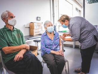 Koppel van 97 en 84 meldt zich als proefpersoon voor nieuw vaccin in UZ Gent: “We hebben tijd genoeg en zijn kerngezond. Dus waarom niet?”