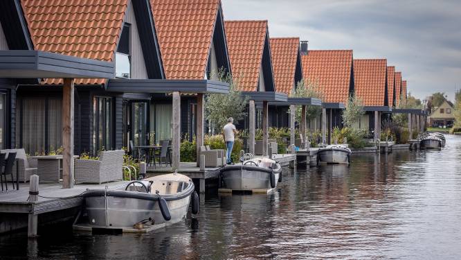 Omstreden benzineboten Ossenzijl sneller vervangen: ‘Op goede voet leven met het dorp’