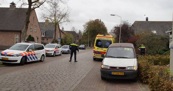 Automobilist wordt onwel en schept fietsster in Haarsteeg