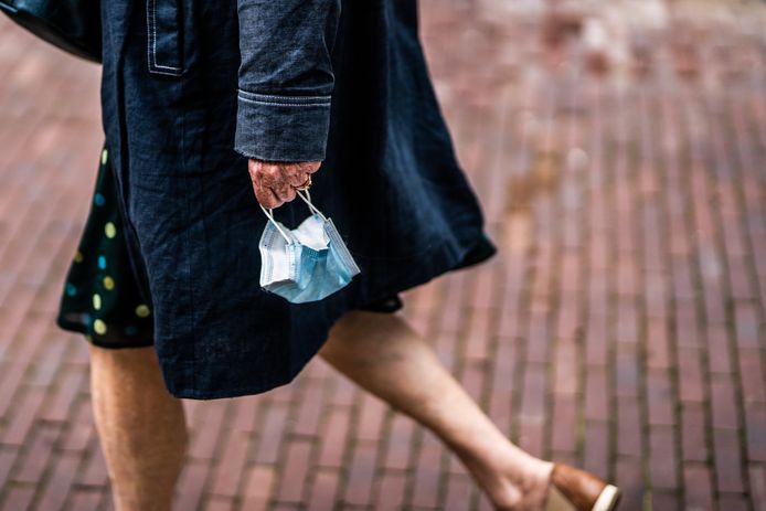 Vanaf maandag vragen Isala iedereen die naar het ziekenhuis komt weer een mondneusmasker te dragen. Afbeelding ter illustratie.