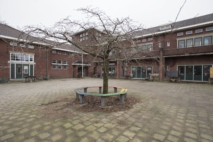 Gebouw de Zessprong aan de Kottendijk.