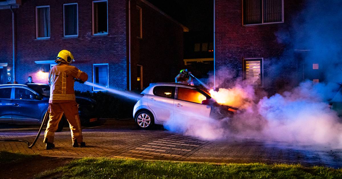 Trois explosions et incendies de voitures en une nuit dans des habitations et des locaux commerciaux |  Rotterdam