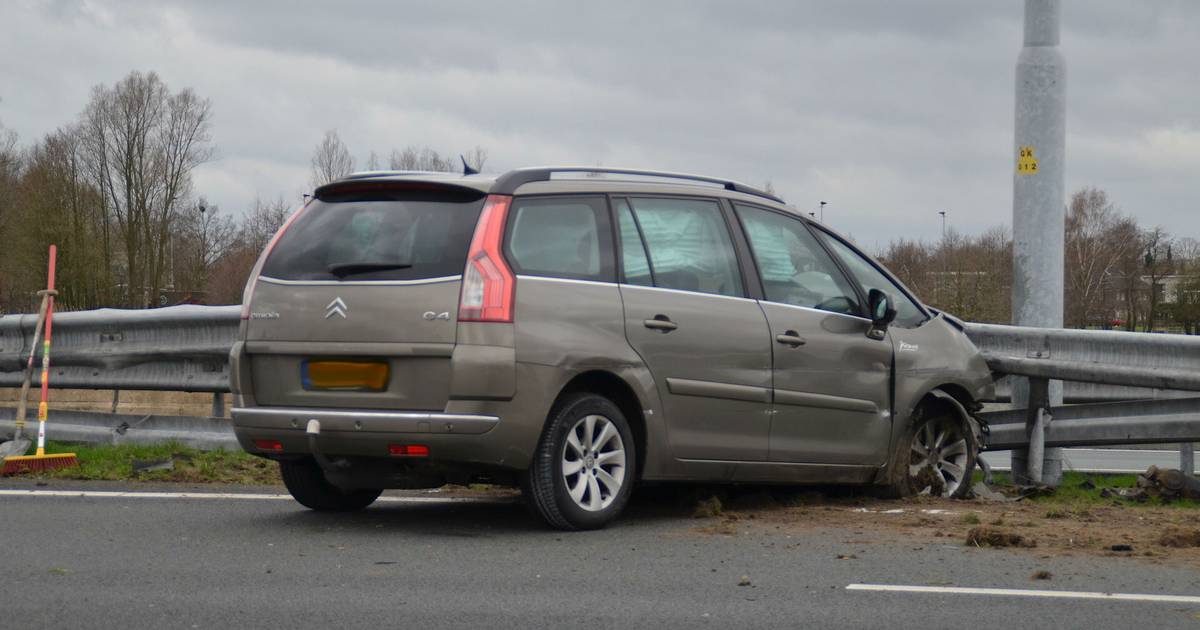 Gewonde na botsing met vangrail op A2 bij Boxtel.