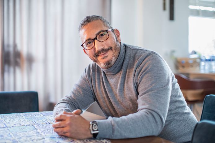 Adham Fawzy (55) is tolk Arabisch voor verdachten van een strafbaar feit. Hij tolkt vaak in de rechtbank, bij politieverhoren en in de raadkamer.