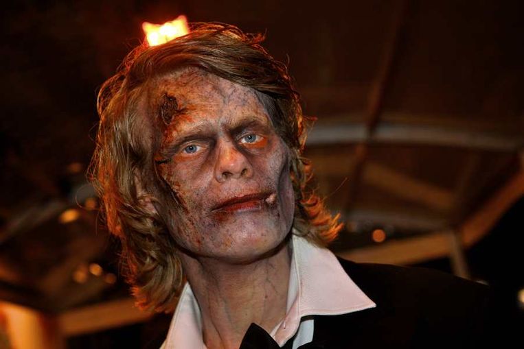Kevin Stayner als levende zombie tijdens de premiere van de nederlandse speelfilm Zombibi in Tuschinski. <br /> Beeld 