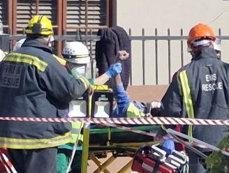 Mirakel bij reddingsactie in Zuid-Afrika: man vijf dagen na instorting gebouw levend vanonder puin gehaald