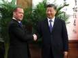 Chinese president Xi Jinping nodigt voormalig Russisch president Dmitri Medvedev uit in Peking