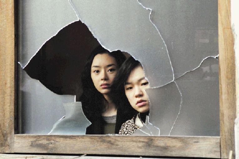 Beeld uit de film Paju, met links actrice Seo Woo. (Volkskrant) Beeld 