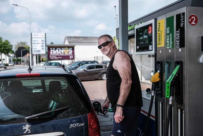 Nog nooit betaalden we zoveel voor een liter benzine: 'Van de zotte dat de prijzen net over de grens zijn' | Doetinchem | gelderlander.nl