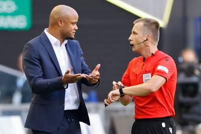 Vincent Kompany komt op voor scheidsrechters: “Coaches die refs beledigen, veel zwaarder bestraffen”