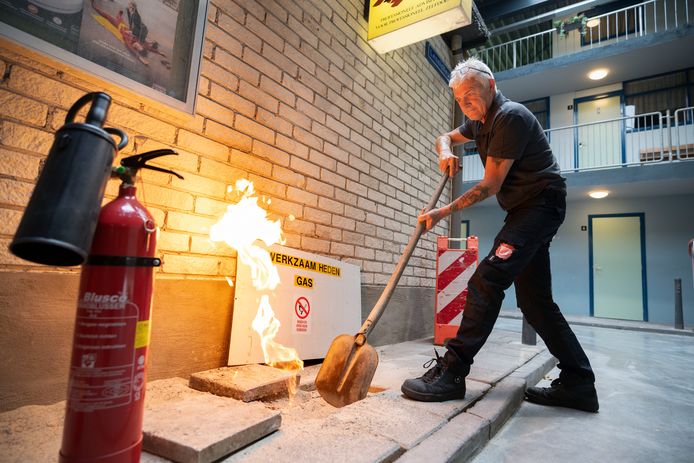 Eugène van Geffen van Blusco in Boxtel, dat brandblussers ophangt en controleert in heel Nederland.