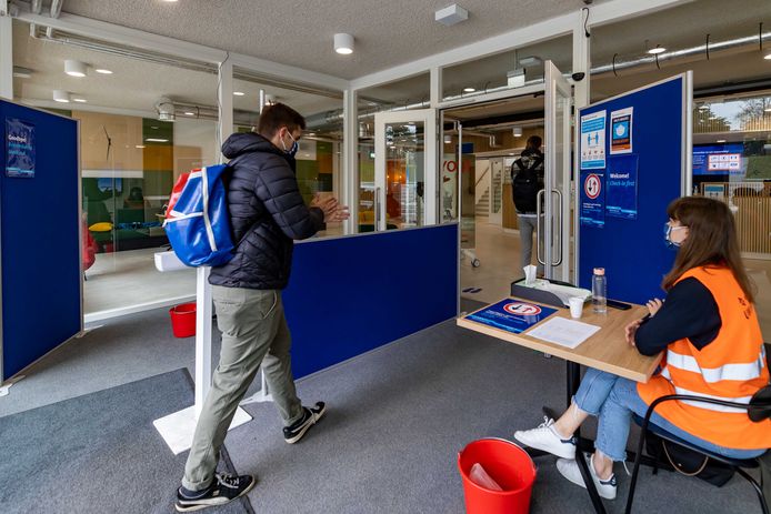 In het najaar waren de hogescholen en universiteiten voor een deel van de werkgroepen geopend.