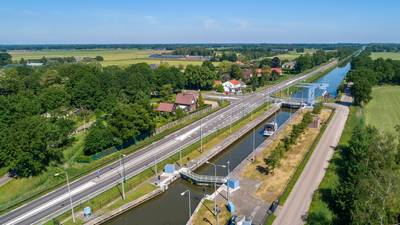 Werk aan kanaaloevers in Someren-Eind