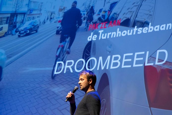 Landschapsarchitect Maarten Bral van bureau Landschaap wil van de betonnen vlakte een groene oase maken.