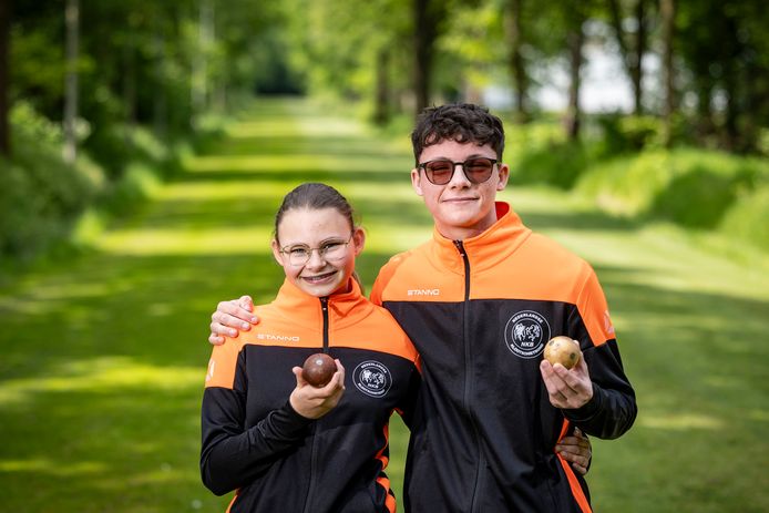 Max (16) en Evy (14) uit Oldenzaal maken als broer en zus debuut op EK ...
