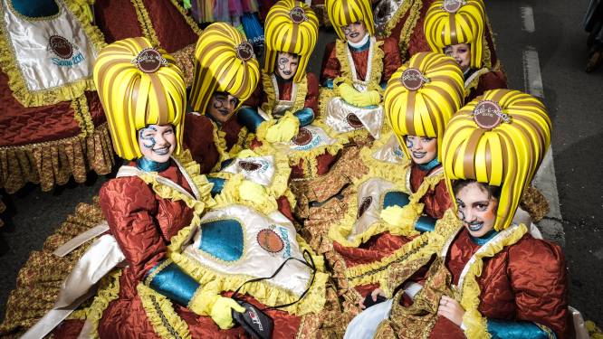 Carnavalisten parkeren gratis aan werkhallen in maand voor Aalst carnaval