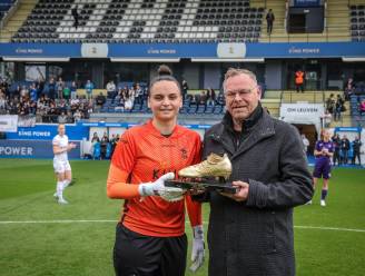 KIJK. Nicky Evrard neemt haar Gouden Schoen in ontvangst voor titelmatch tegen Anderlecht 